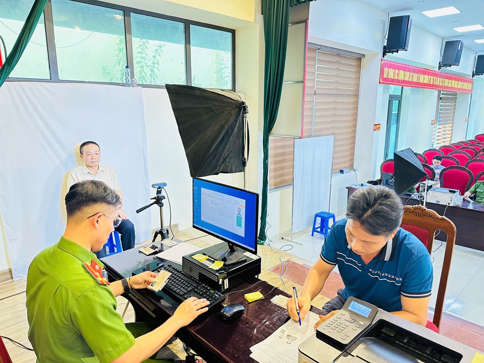  Đảng bộ Công ty Điện lực Sơn La: Triển khai cấp đổi thẻ Đảng viên